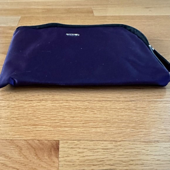 Tumi For Delta Airlines Amenities Bag Toiletry Bag Purple - Picture 9 of 9